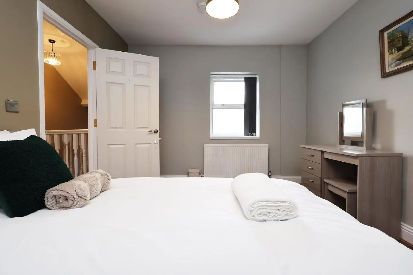 Modern Comfort 4 Bedrooms And Great Location カーディフ