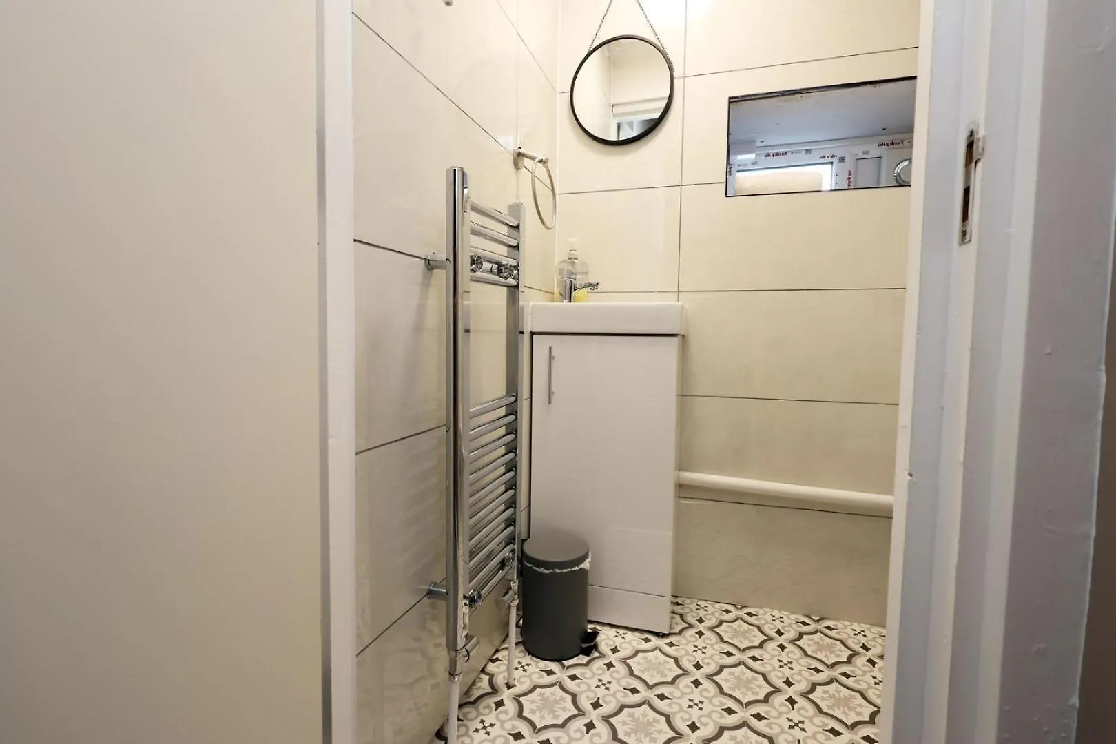 アパート Modern Comfort 4 Bedrooms And Great Location カーディフ イギリス
