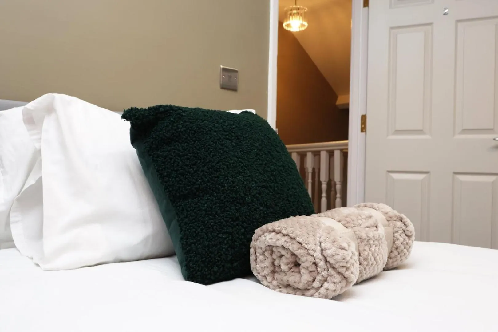 Modern Comfort 4 Bedrooms And Great Location カーディフ アパート